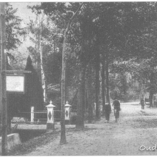Achter de brug over de Ganzenbeek de winkel van Jan Gaasbeek (circa 1910)